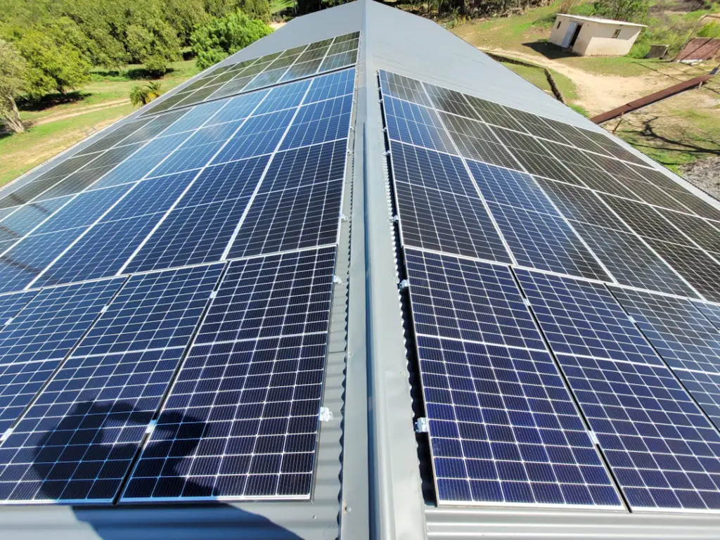 Solarmodule auf Montageschienen aus Aluminium