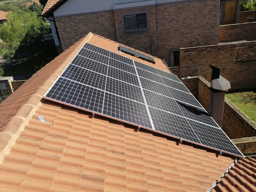 Monokristalline Solarmodule auf einer Photovoltaikanlage