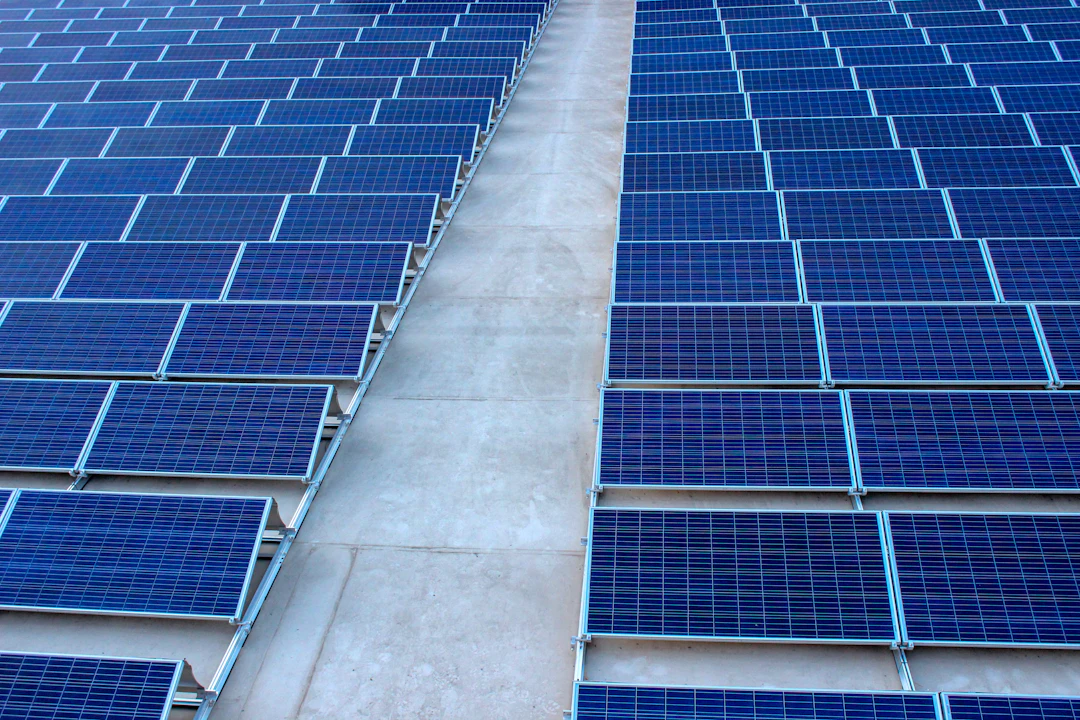 Solarmodule auf einem gewerblichen Dach