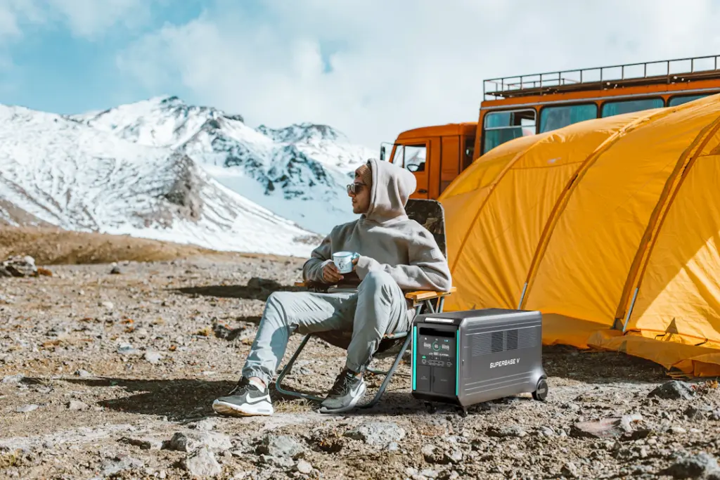 Tragbare Powerstation mit Solarpanel als mobile Stromversorgung